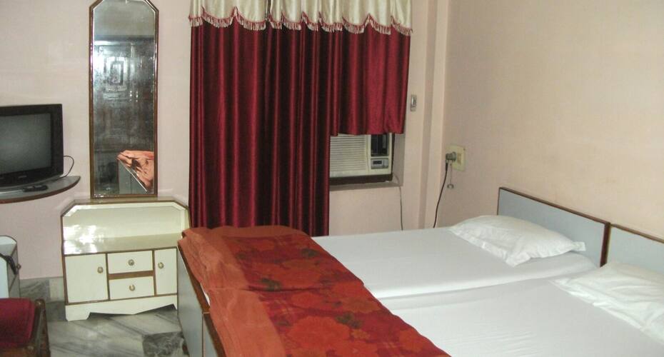 Saraswati hotel, Mughalsarai 4